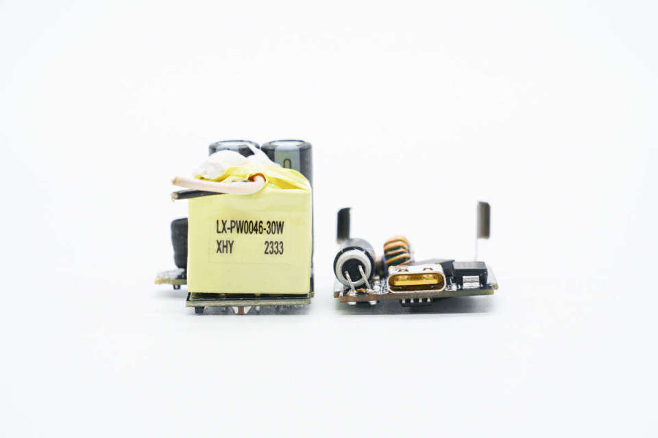 小巧迷你，iPhone 15新機(jī)用戶的優(yōu)選伴侶 大麥30W氮化鎵快充拆解評(píng)測(cè)