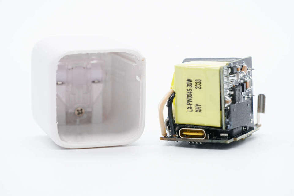 小巧迷你，iPhone 15新機(jī)用戶的理想之選 大麥30W氮化鎵快充拆解評(píng)測(cè)